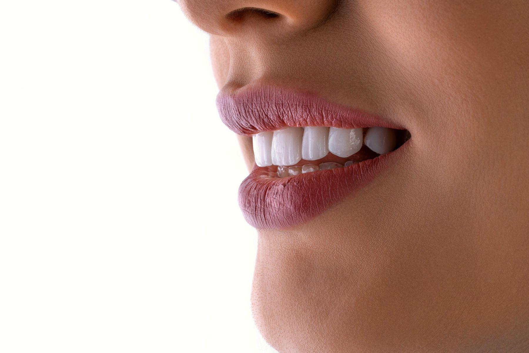 Porcelain vs Composite Veneers: Which Is Right for You?